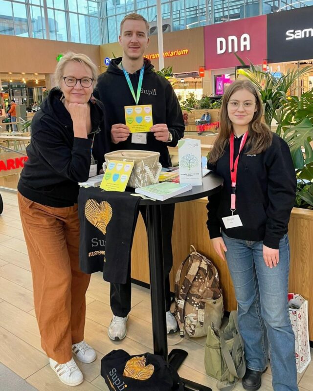 Kirsi, Janne ja Eeva Kuule mua! -tapahtumassa Jumbossa.