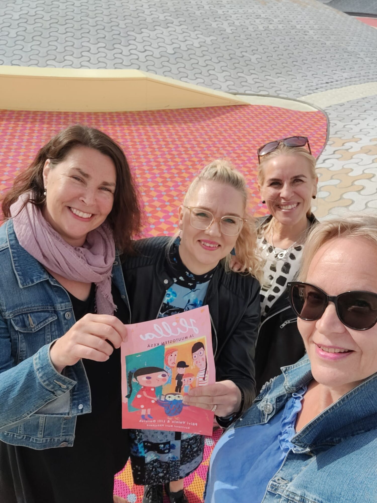 Suomen Uusperheiden Liitto ry on myöntänyt Supli suosittelee -merkinnän Hilla ja muutosten kesä -kirjalle